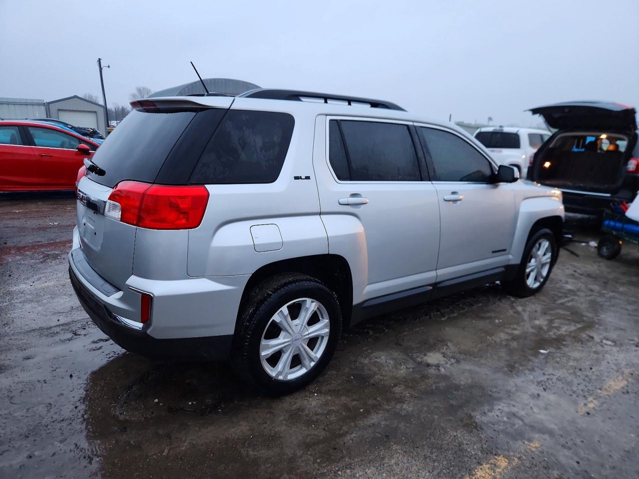 2017 GMC TERRAIN SLE photo 3