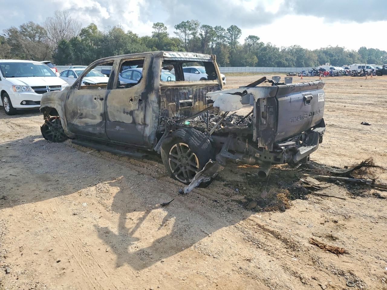 2024 TOYOTA TACOMA DOUBLE CAB photo 2