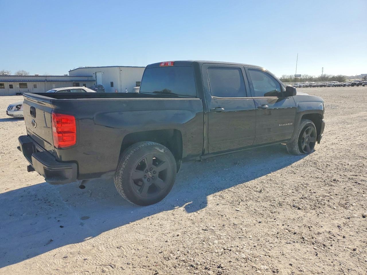 2017 CHEVROLET SILVERADO C1500 LT photo 3
