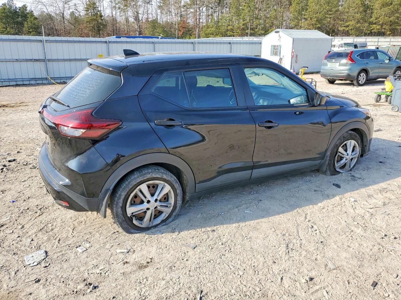 2021 NISSAN KICKS S photo 3