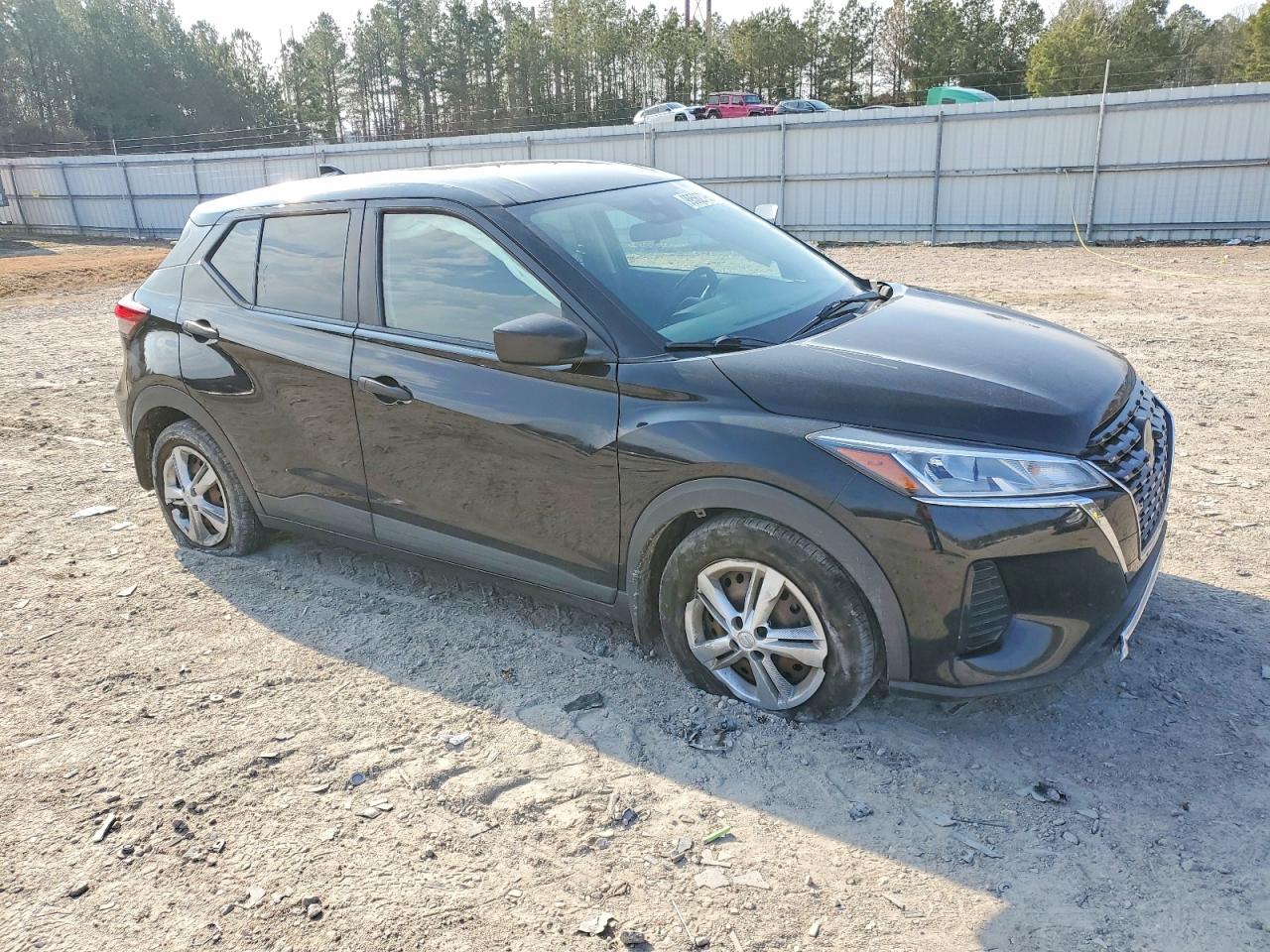 2021 NISSAN KICKS S photo 4