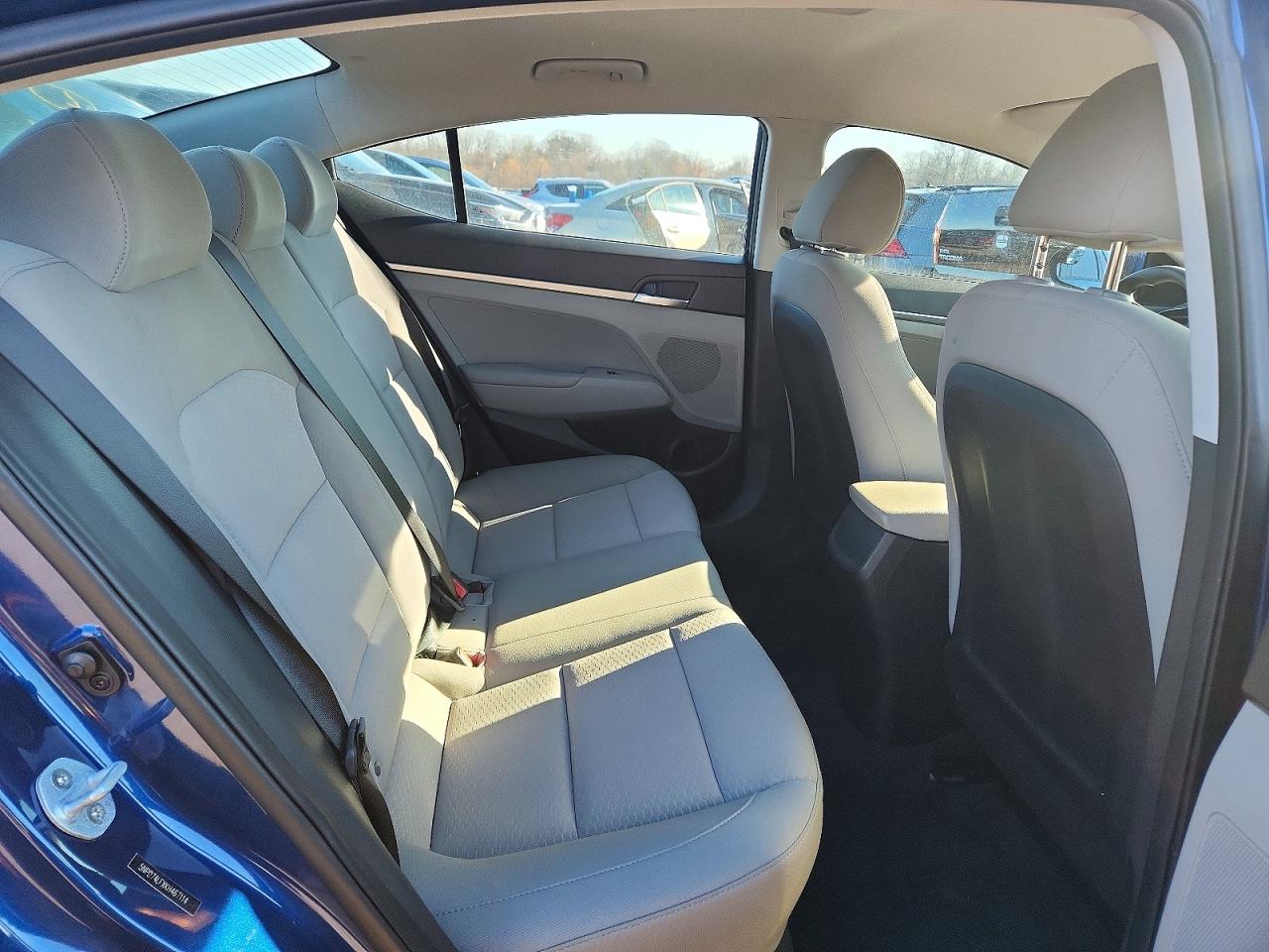 2019 HYUNDAI ELANTRA SE photo 10