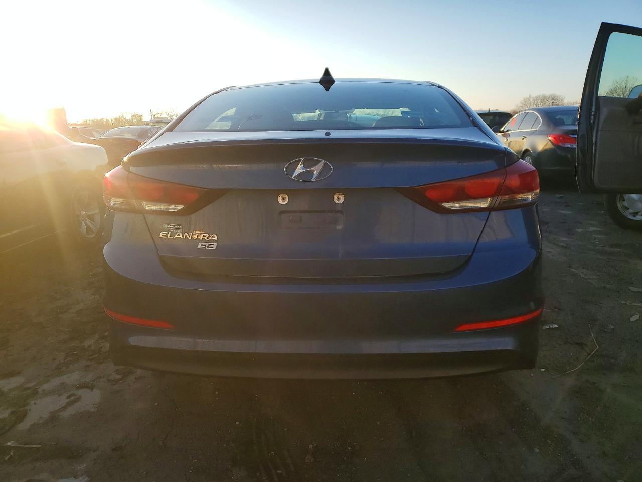 2017 HYUNDAI ELANTRA SE photo 6