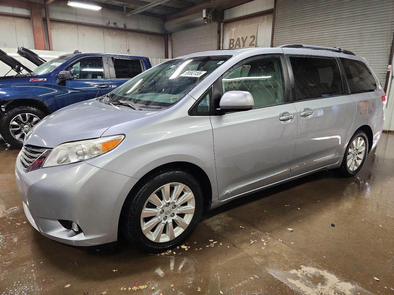 2014 TOYOTA SIENNA