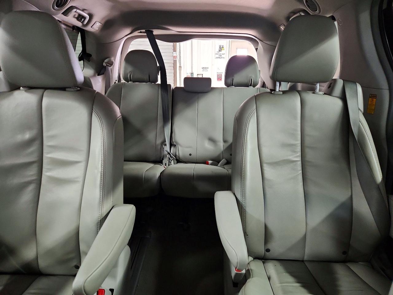 2014 TOYOTA SIENNA XLE photo 10