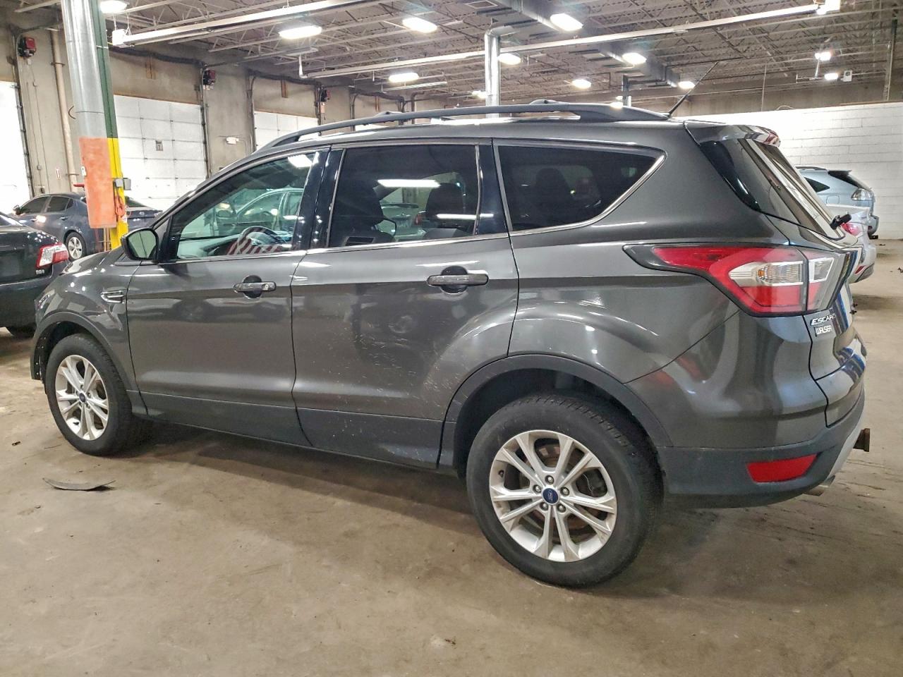 2017 FORD ESCAPE SE photo 2