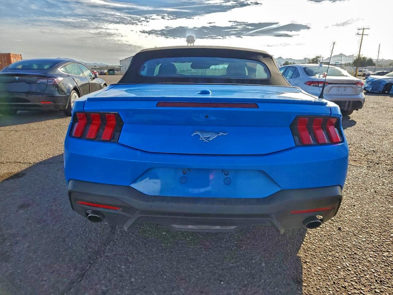 2024 FORD MUSTANG photo 6