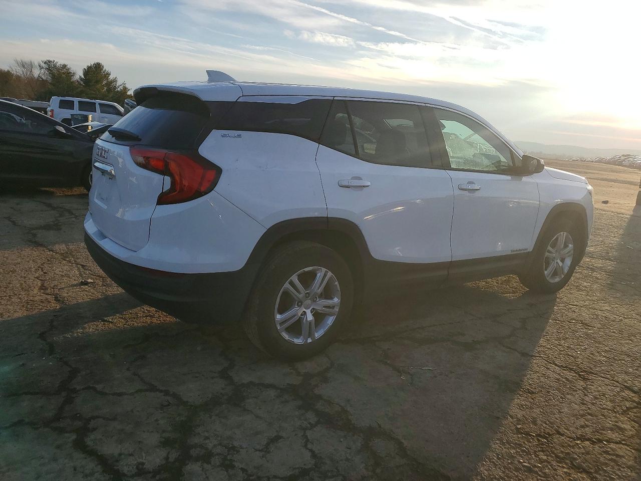 2020 GMC TERRAIN SLE photo 3