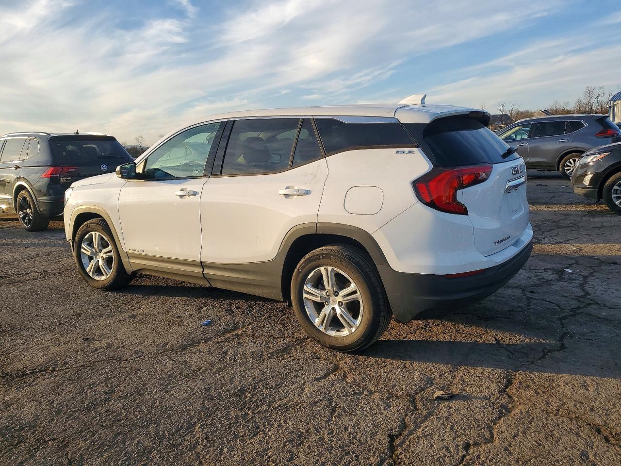 2020 GMC TERRAIN SLE photo 2