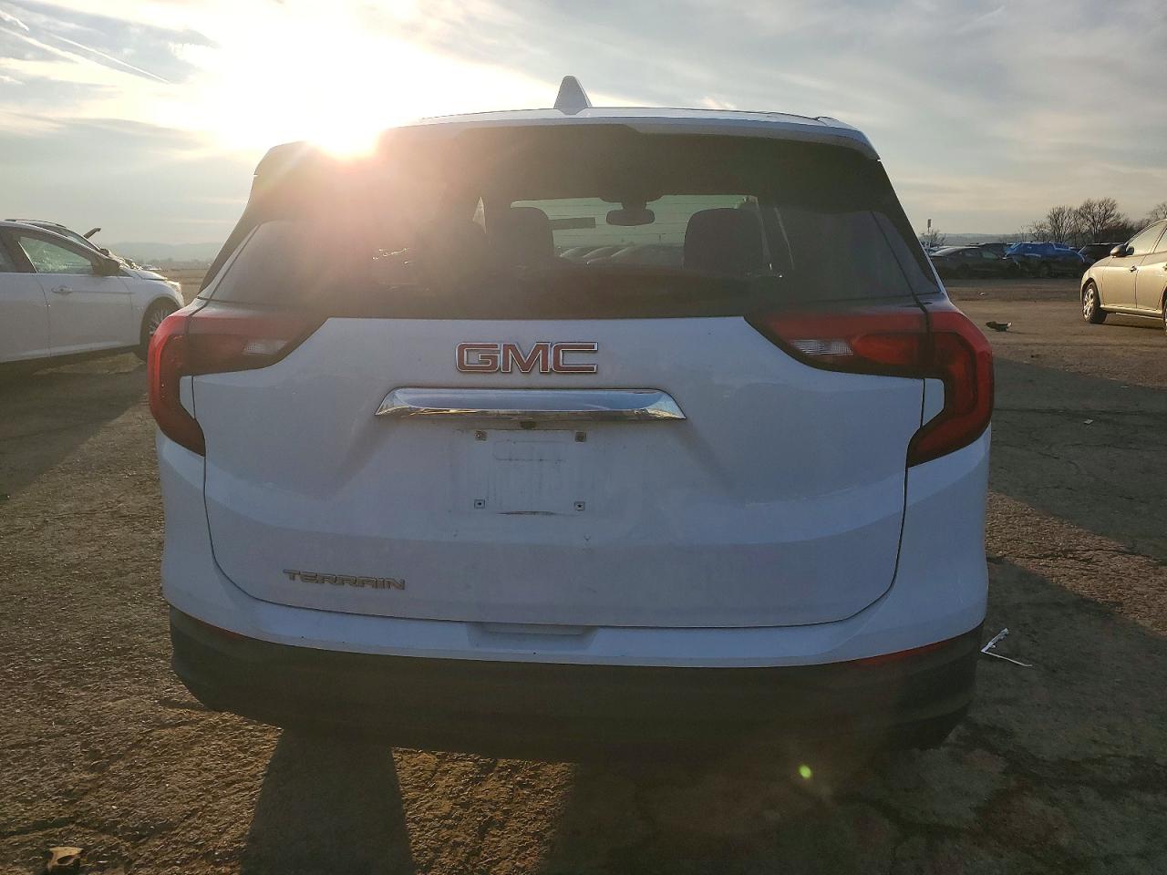 2020 GMC TERRAIN SLE photo 6