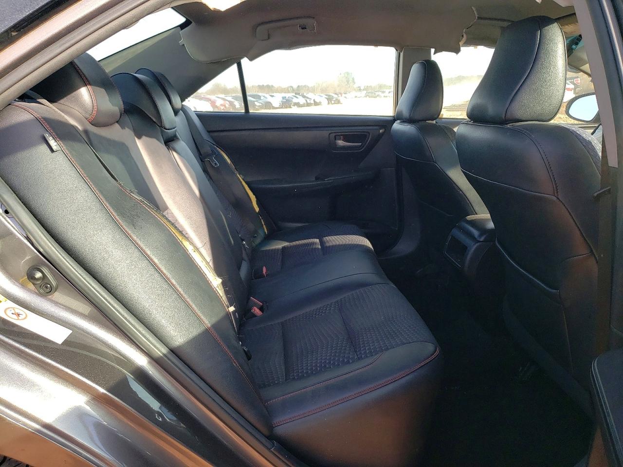 2015 TOYOTA CAMRY LE photo 10