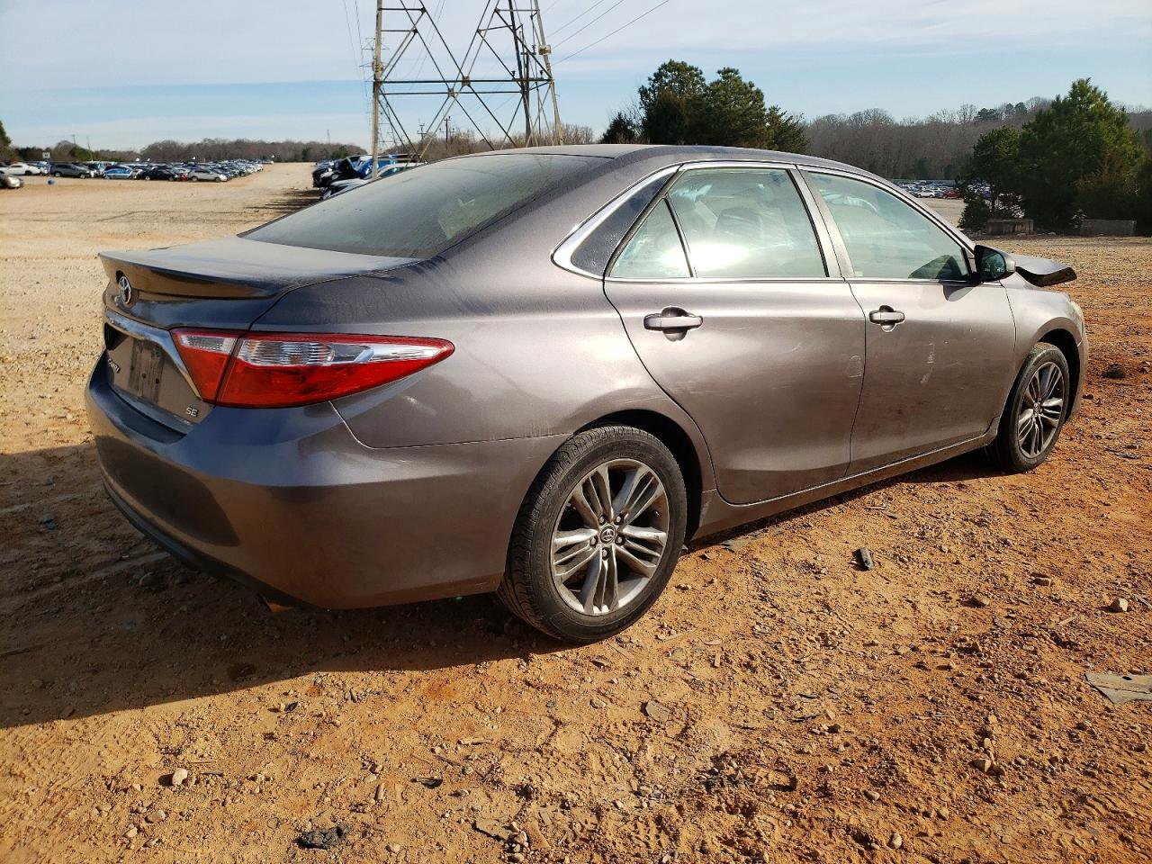 2015 TOYOTA CAMRY LE photo 3