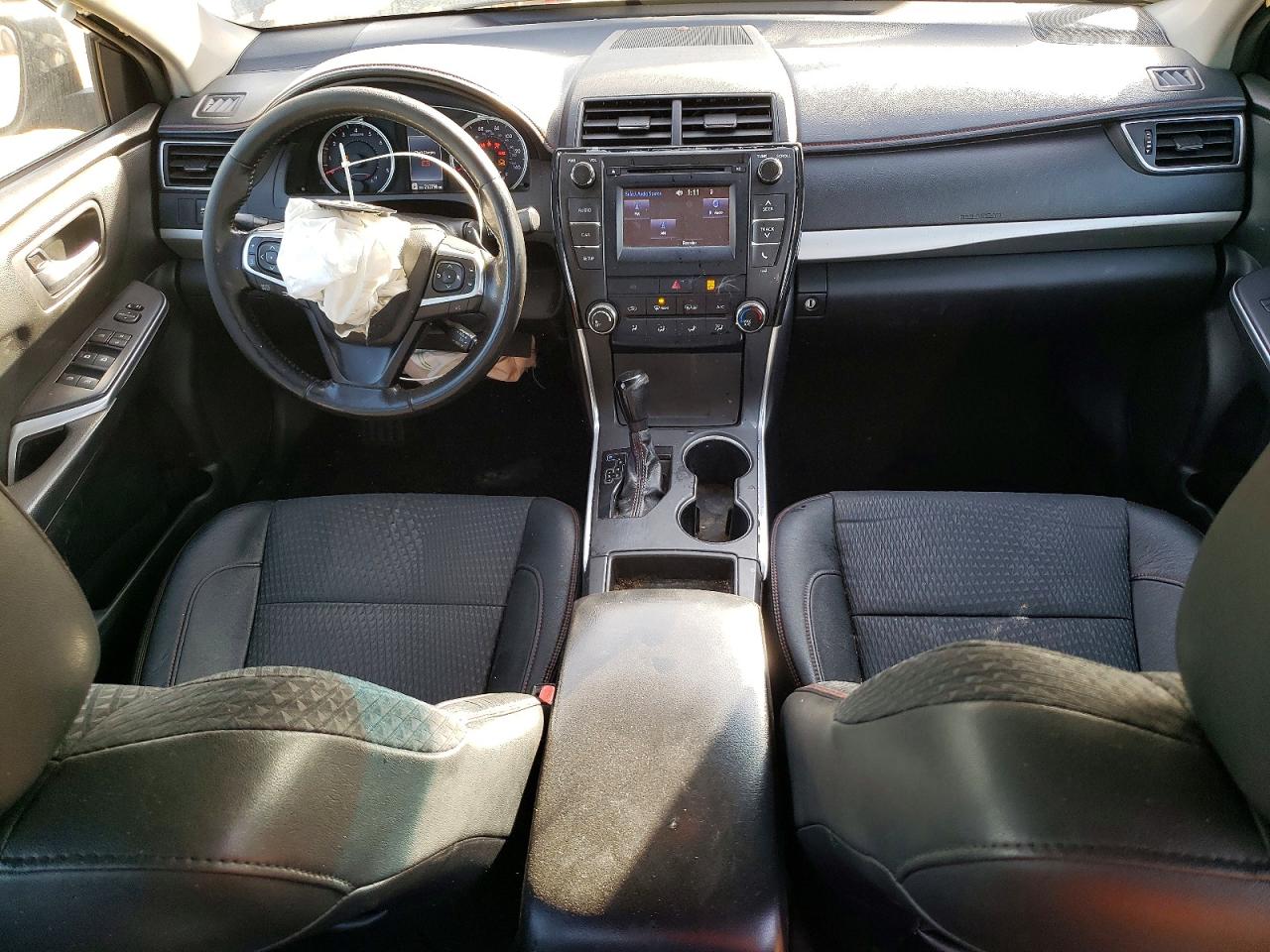 2015 TOYOTA CAMRY LE photo 8