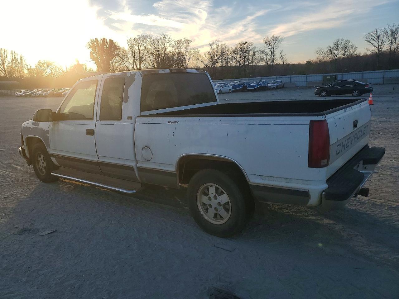 1994 CHEVROLET GMT-400 C1500 photo 2
