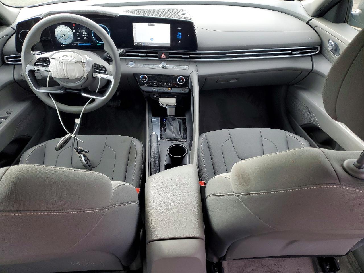 2024 HYUNDAI ELANTRA SEL photo 8
