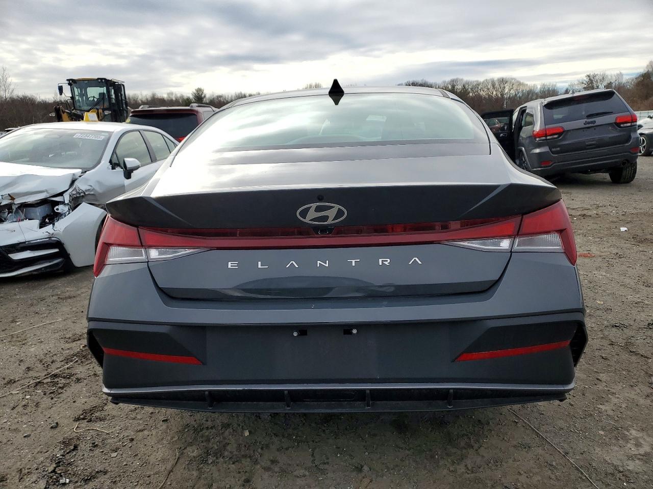 2024 HYUNDAI ELANTRA SEL photo 6