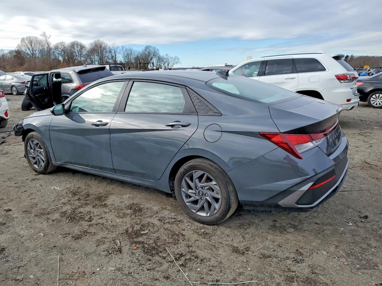 2024 HYUNDAI ELANTRA SEL photo 2