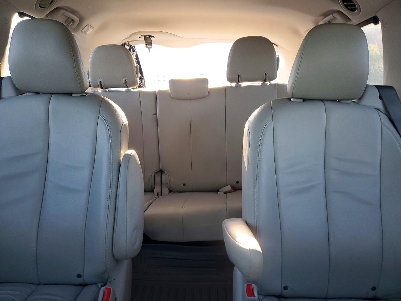 2013 TOYOTA SIENNA XLE photo 10