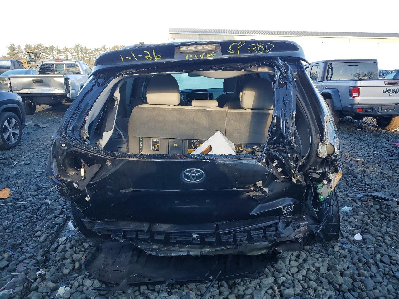 2013 TOYOTA SIENNA XLE photo 6