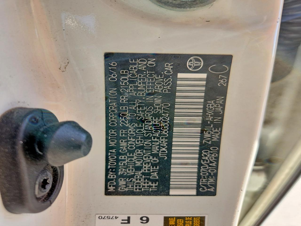 2016 TOYOTA PRIUS photo 12