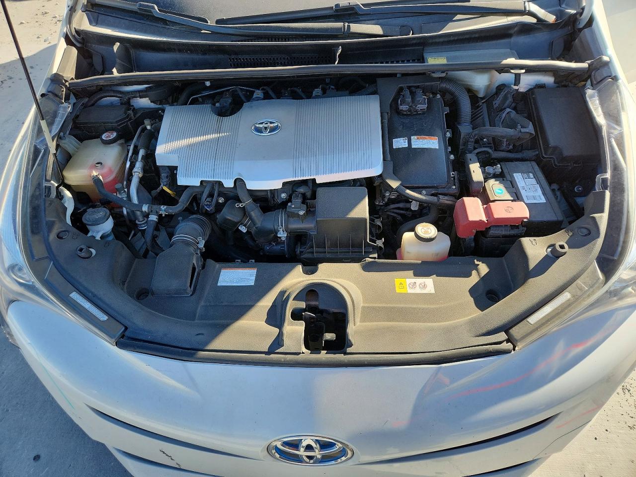 2016 TOYOTA PRIUS photo 11