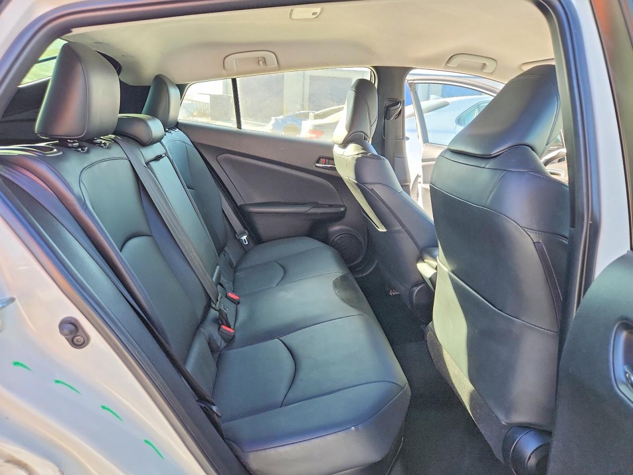 2016 TOYOTA PRIUS photo 10