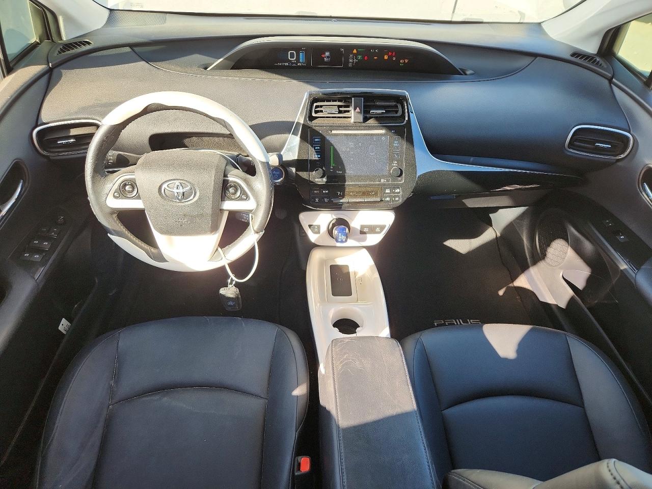 2016 TOYOTA PRIUS photo 8