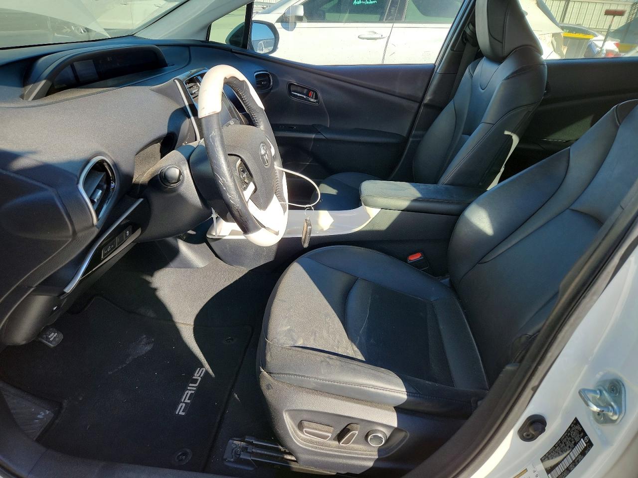 2016 TOYOTA PRIUS photo 7