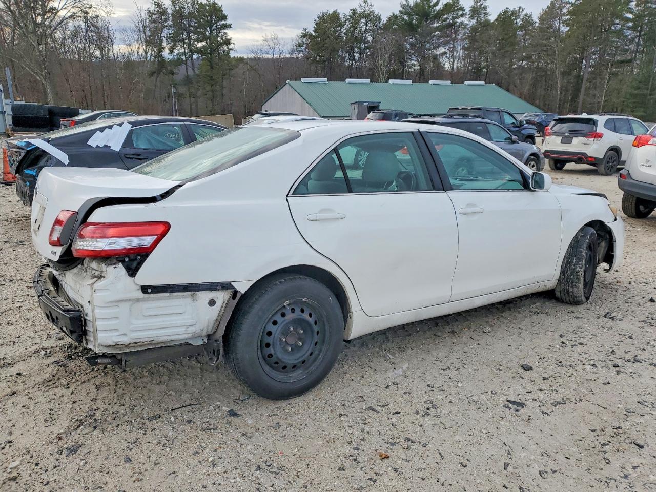 2011 TOYOTA CAMRY BASE photo 3
