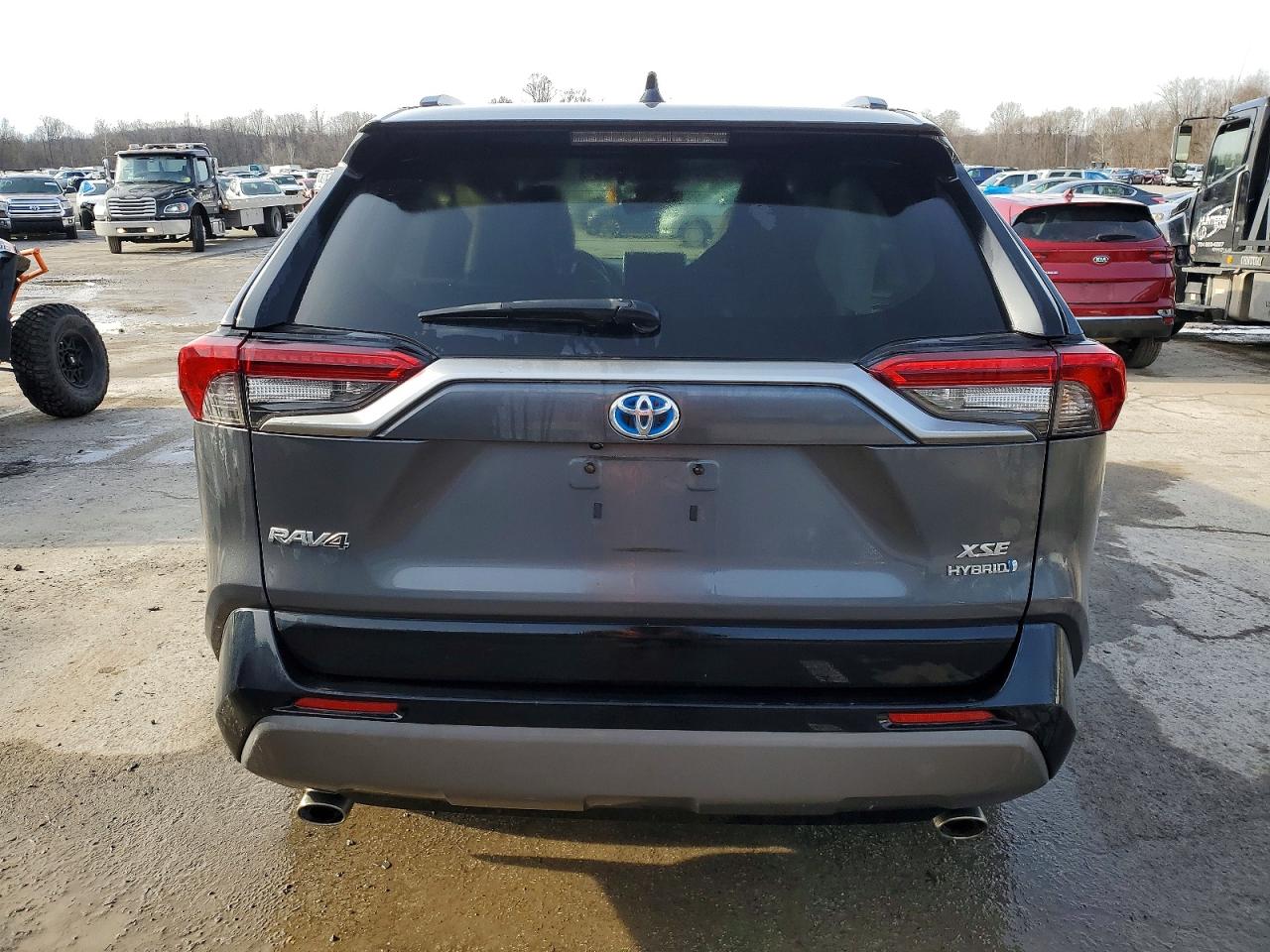 2021 TOYOTA RAV4 XSE photo 6