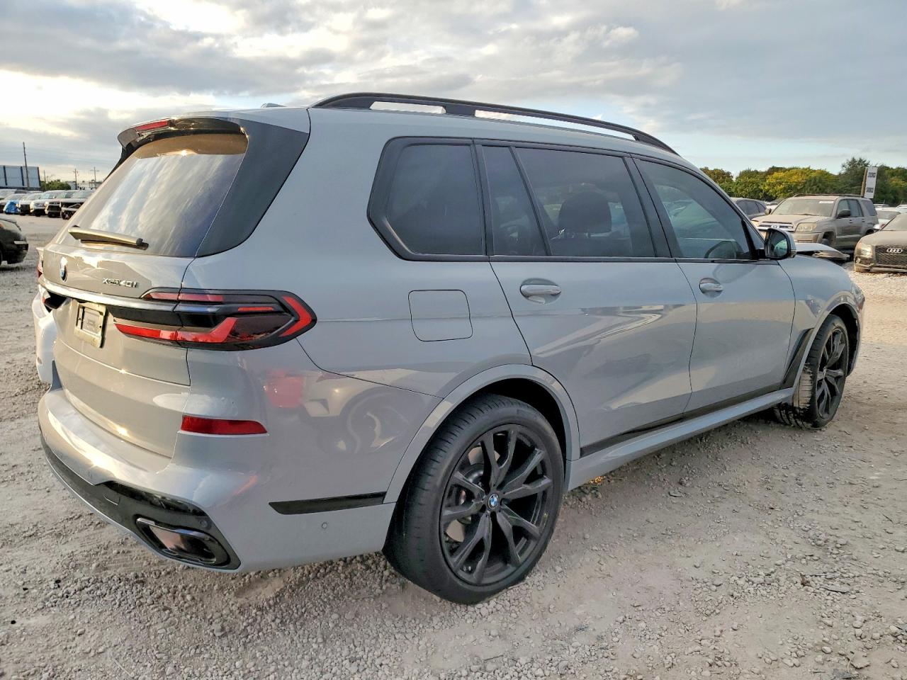 2025 BMW X7 XDRIVE40I photo 3