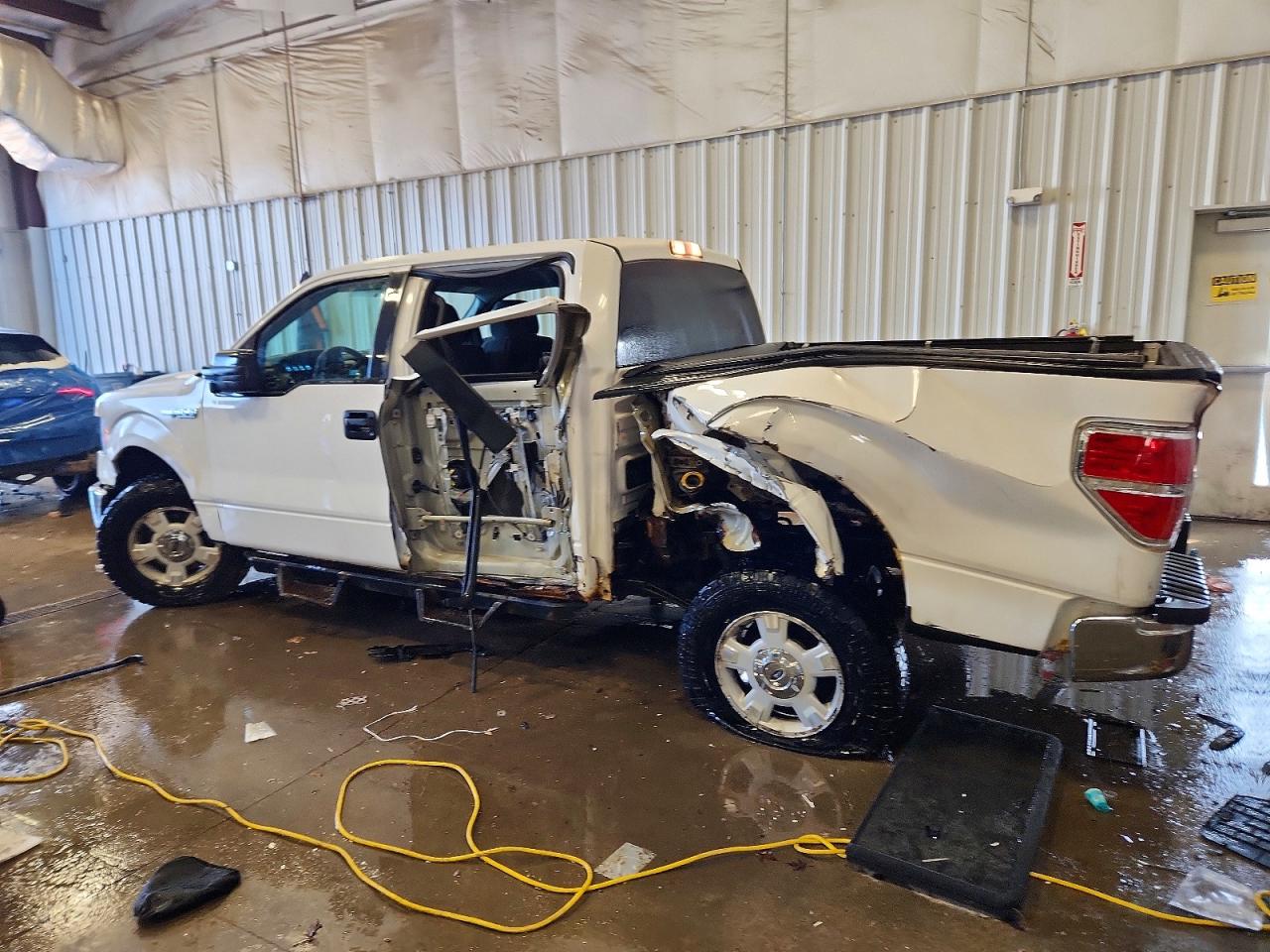 2013 FORD F150 SUPERCREW photo 2