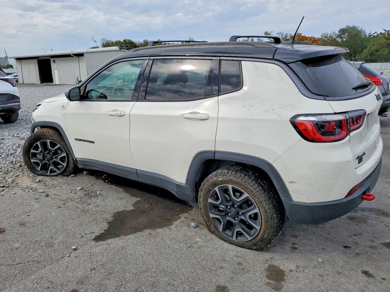 2019 JEEP COMPASS TRAILHAWK photo 3