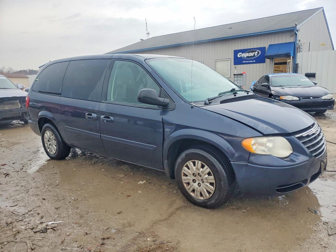 2007 CHRYSLER TOWN & COUNTRY LX photo 4