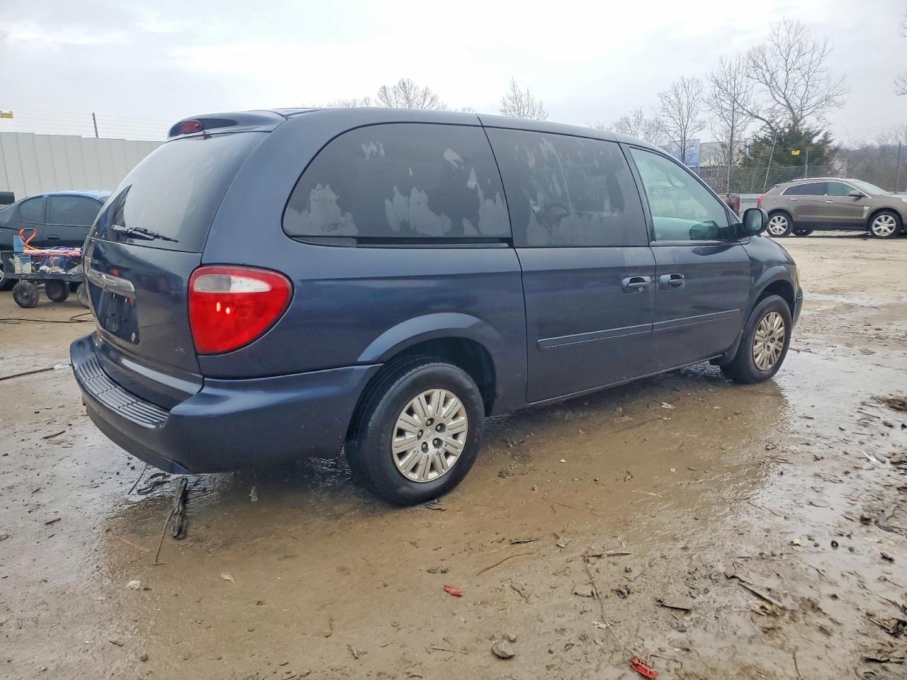 2007 CHRYSLER TOWN & COUNTRY LX photo 3