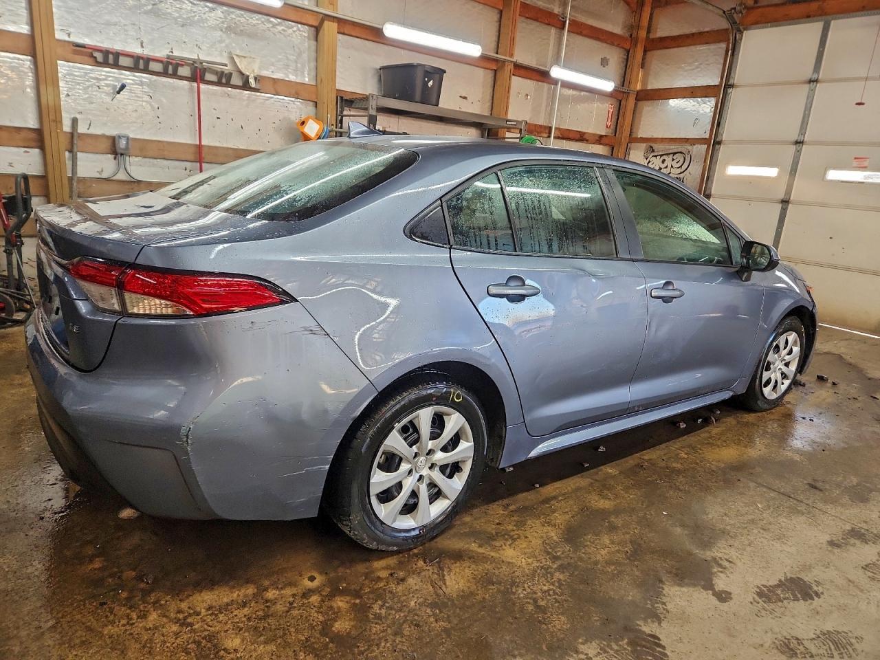 2025 TOYOTA COROLLA LE photo 3