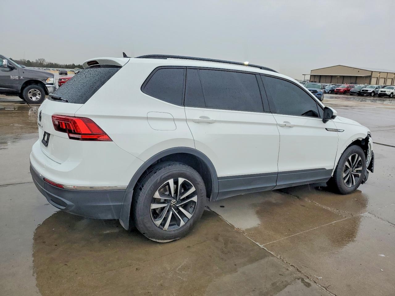 2024 VOLKSWAGEN TIGUAN S photo 3