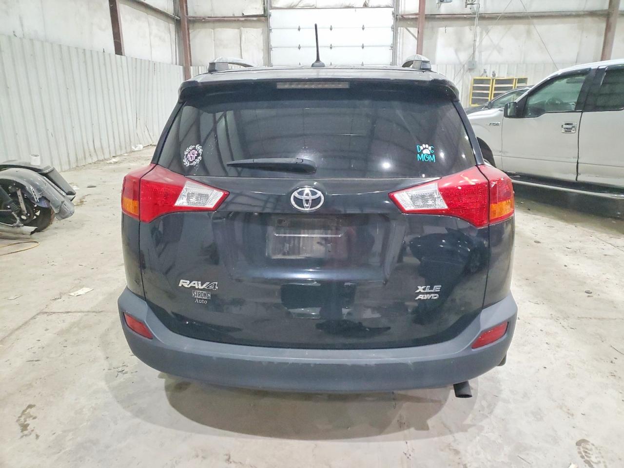 2015 TOYOTA RAV4 XLE photo 6