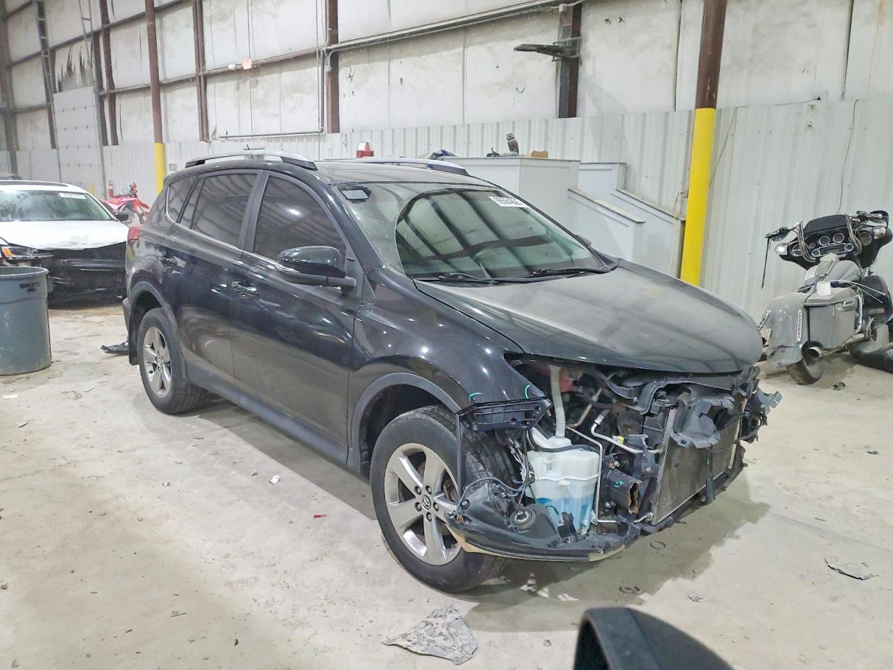 2015 TOYOTA RAV4 XLE photo 4