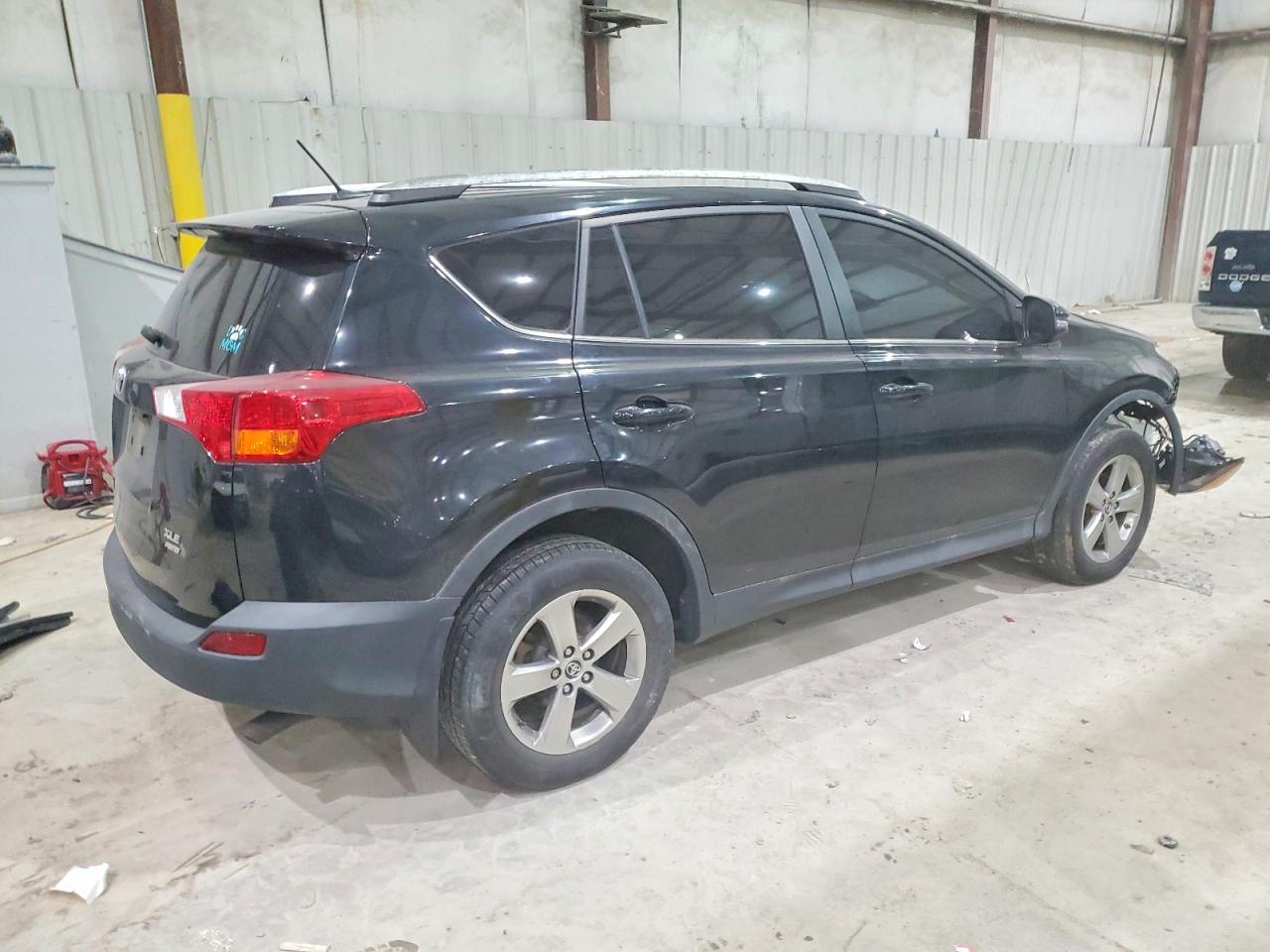 2015 TOYOTA RAV4 XLE photo 3