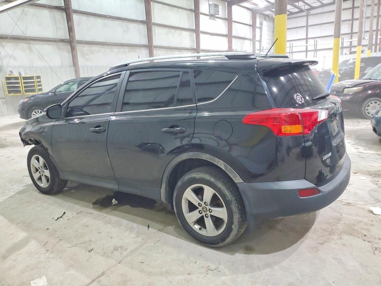 2015 TOYOTA RAV4 XLE photo 2