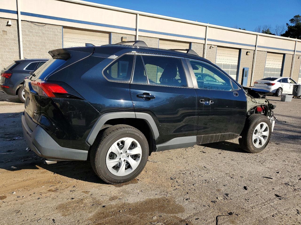 2021 TOYOTA RAV4 LE photo 3
