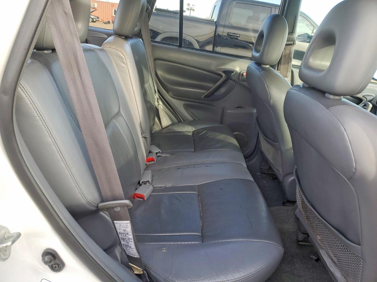 2002 TOYOTA RAV4 photo 10
