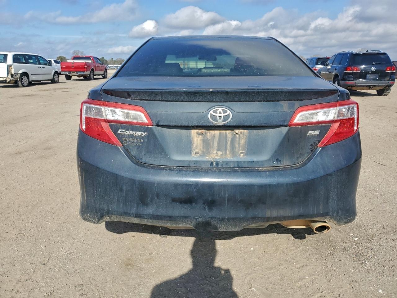 2014 TOYOTA CAMRY L photo 6