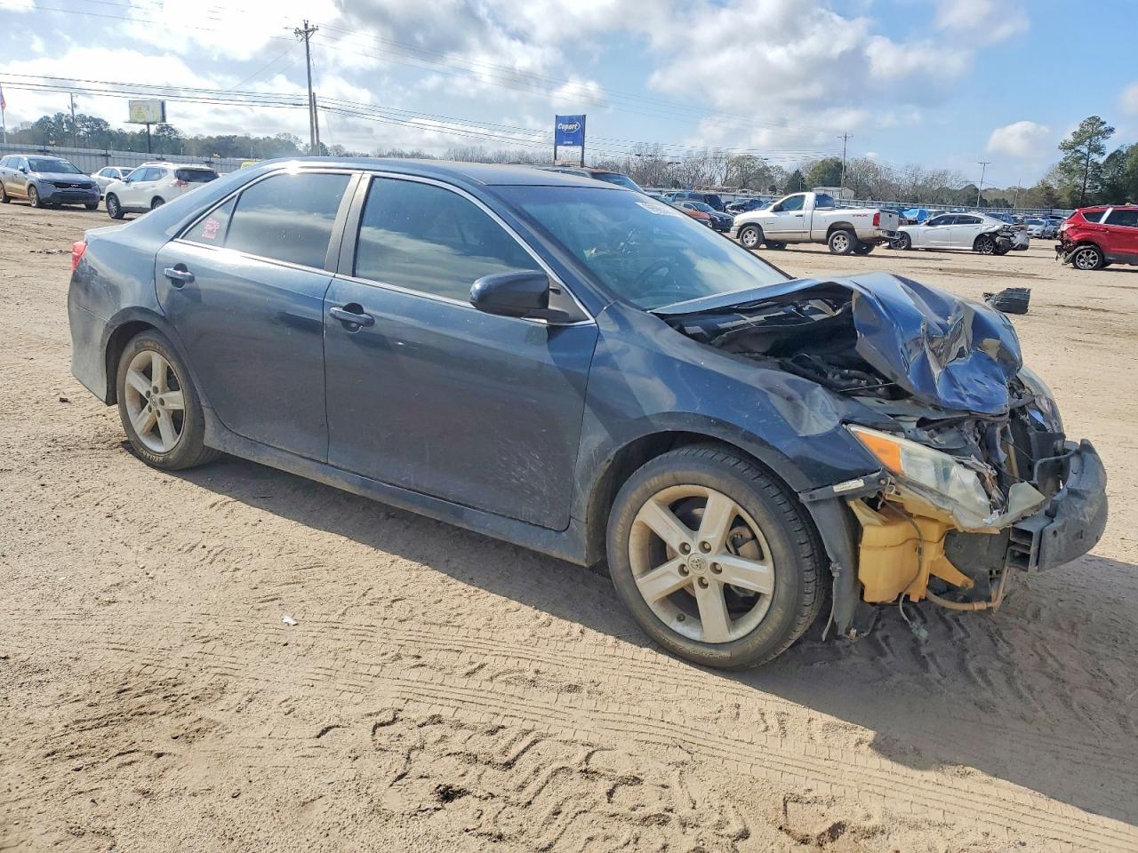 2014 TOYOTA CAMRY L photo 4