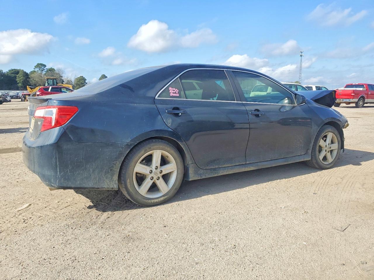 2014 TOYOTA CAMRY L photo 3