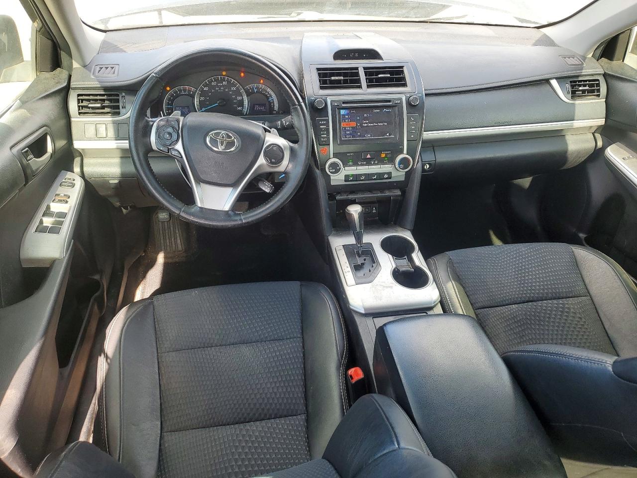 2014 TOYOTA CAMRY L photo 8