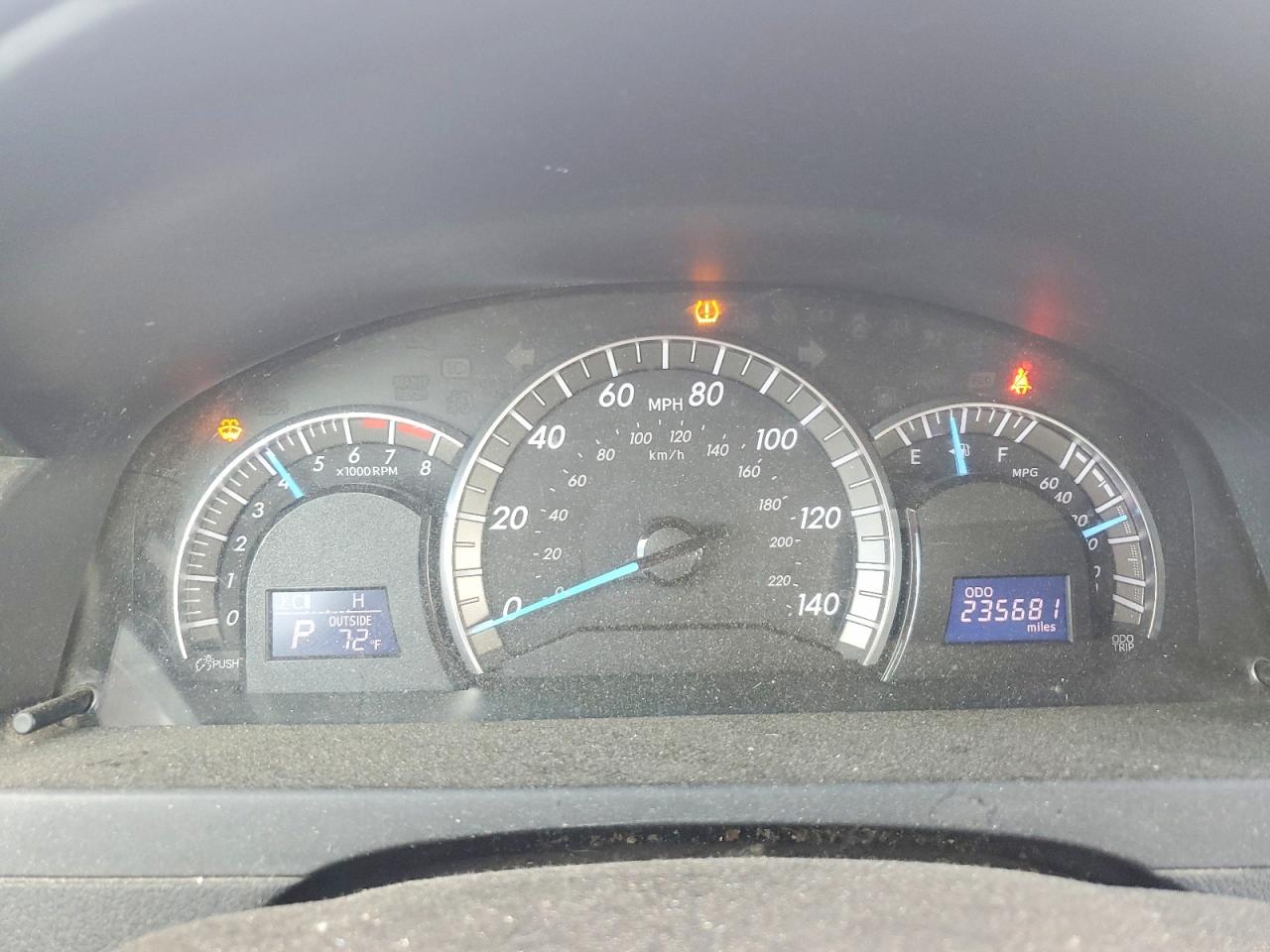 2014 TOYOTA CAMRY L photo 9
