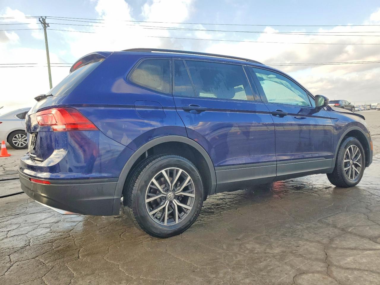 2021 VOLKSWAGEN TIGUAN S photo 5