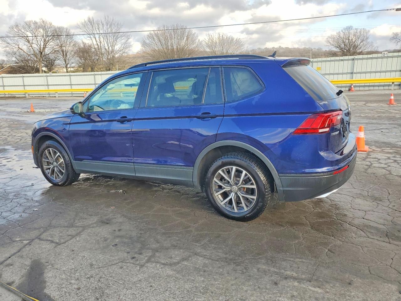 2021 VOLKSWAGEN TIGUAN S photo 3